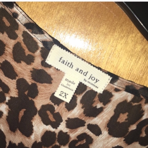 2X Faith and Joy Split Sleeve Leopard Print Blouse - Picture 4 of 6